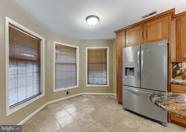 Building Photo - 48170 Livonia Cir