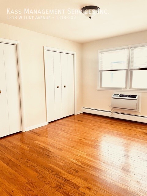 Building Photo - Enormous Rogers Park 2bd/2bth w/ D/W-Heat ...