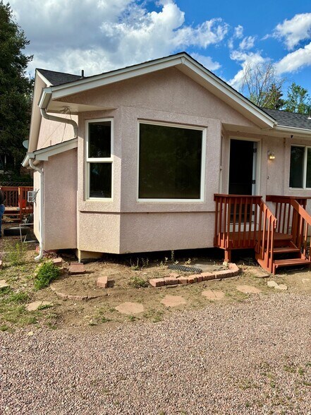 Building Photo - 1127 McArthur Ave