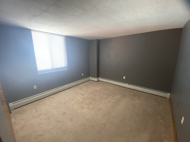 Building Photo - 6500 Woodlake Dr