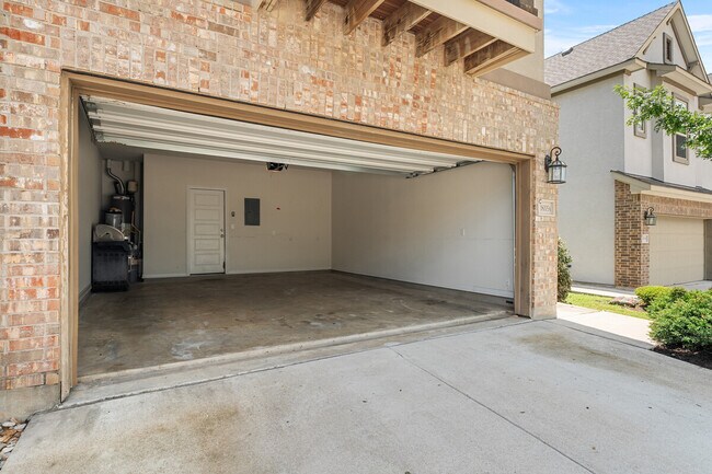 Building Photo - 18005 Pomelo Ln