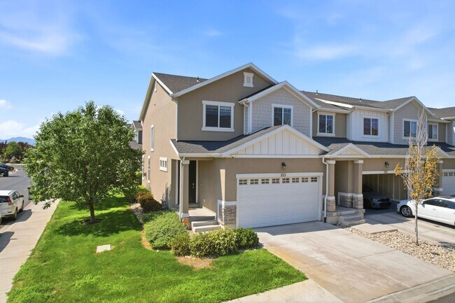 Building Photo - Waters Edge Townhome