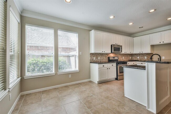 Building Photo - 24031 Bonnamere Ln