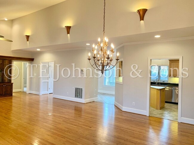 Building Photo - Gorgeous Three Bedroom in Tobaccoville- Mu...