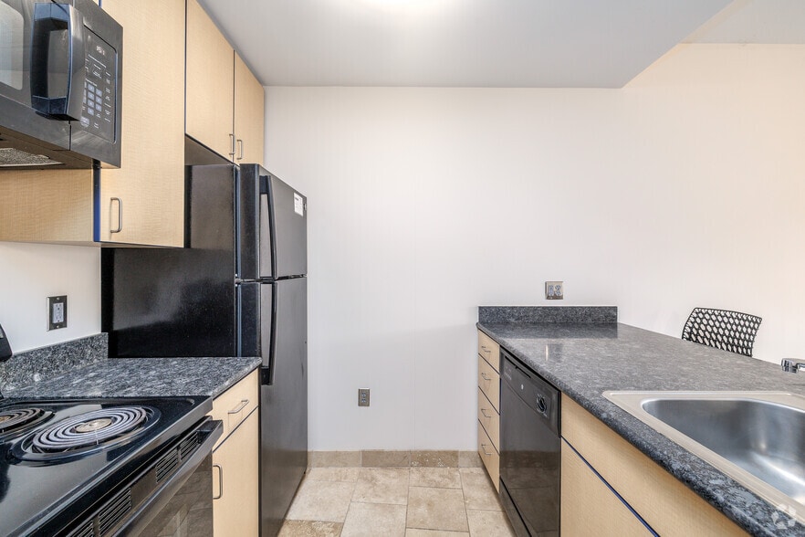 Terrace - 3BR, 3BA - 1,266SF - Kitchen - Collegetown Terrace