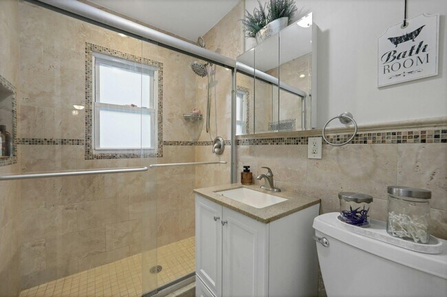 Building Photo - 1306 70th St