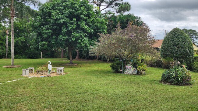 Building Photo - 562 SE Majestic Terrace