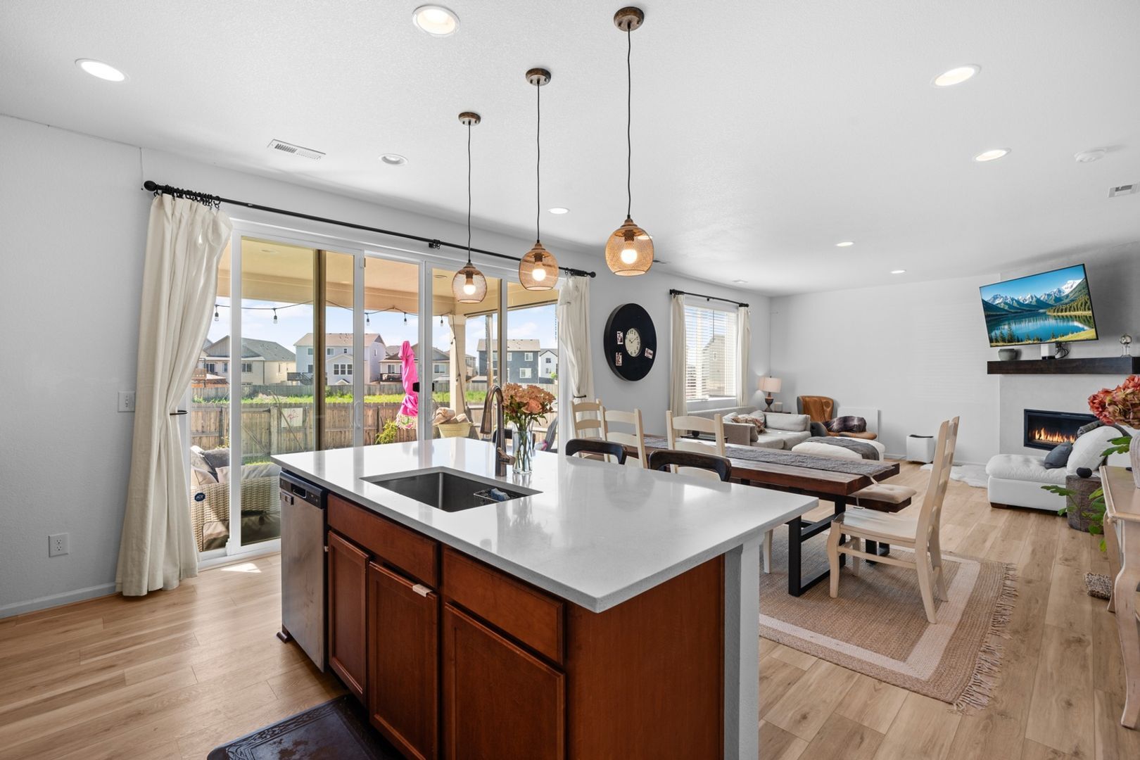 Building Photo - 6131 Vickie Ln