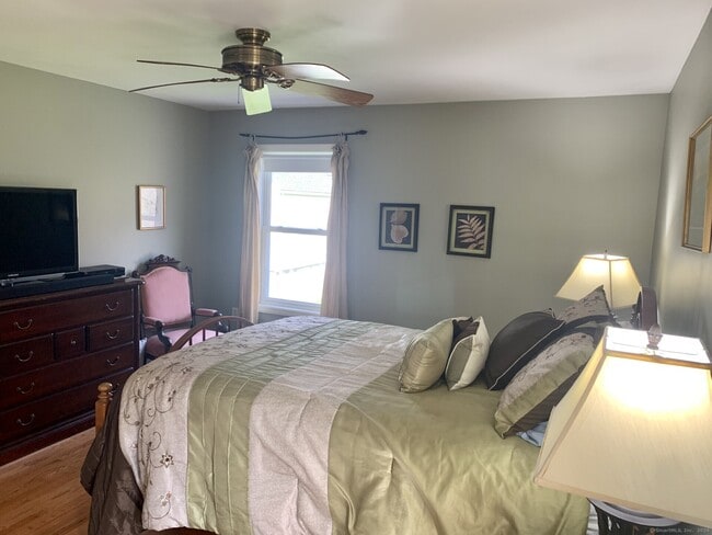 Building Photo - 5274 Main St