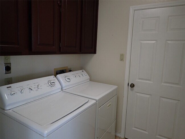 Building Photo - 2130 Greencove Ln