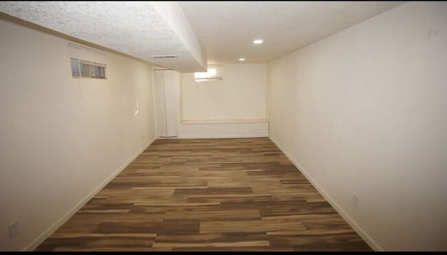 Building Photo - 6252 S Ash Cir W