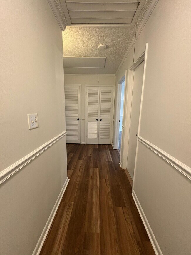 Building Photo - 571 Winding Creek Rd