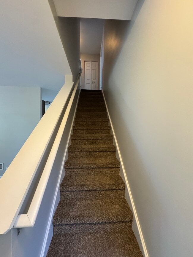 Building Photo - 1401 Millbrook Dr