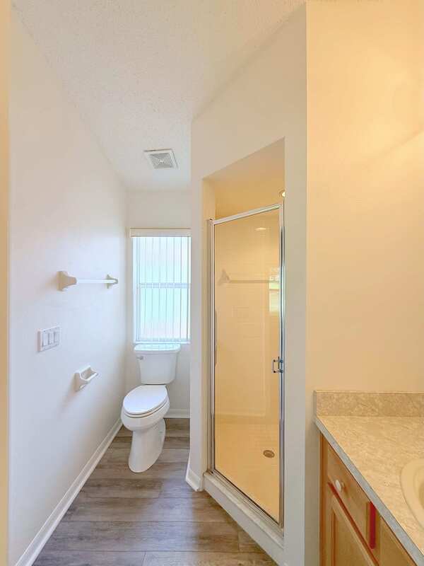 Building Photo - 240 Center Oak Cir