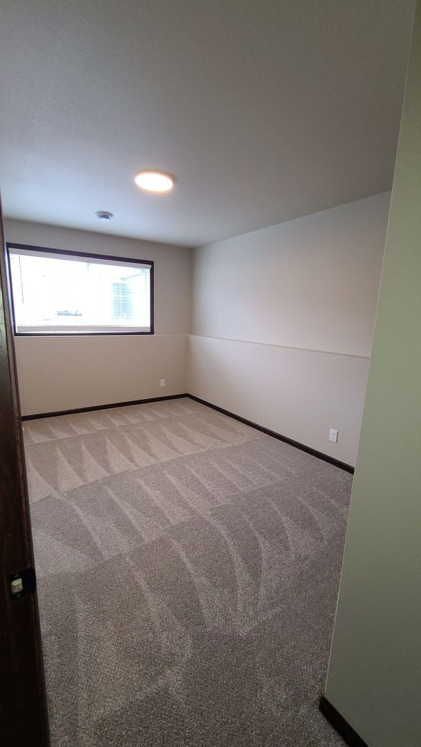 Building Photo - Modern 3 Bedroom Home with Garage & Fenced Yard for Rent!