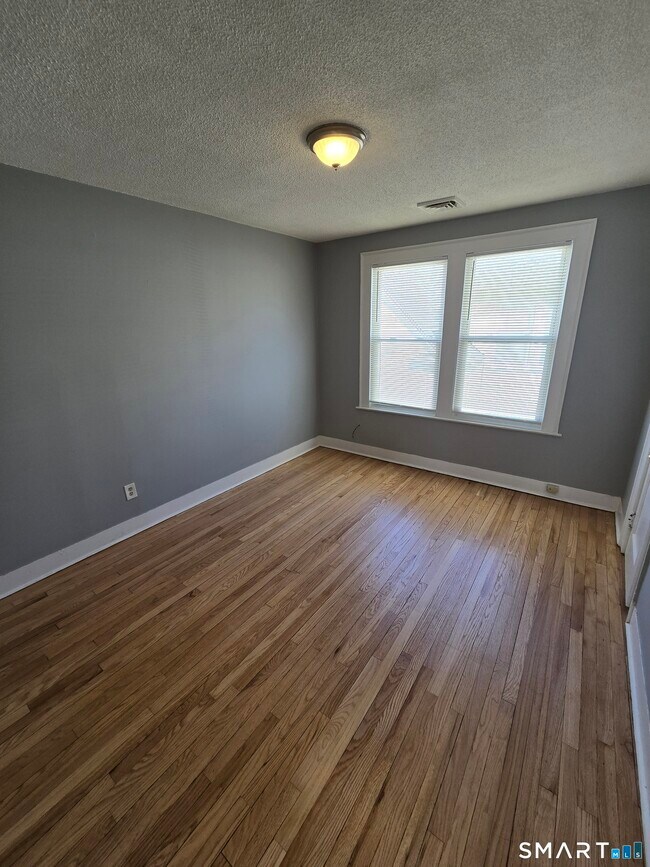 Building Photo - 263 Sheffield Ave