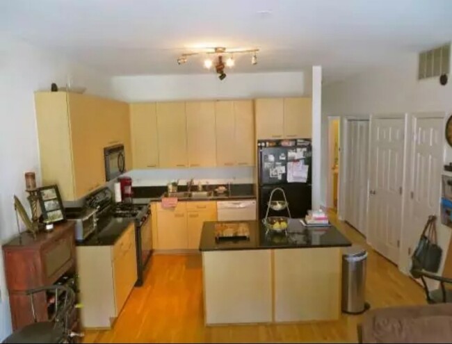 Open kitchen - 2117 W Rice St