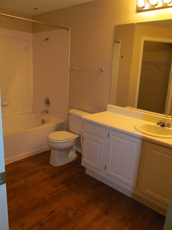 Building Photo - 5401 E Van Buren St