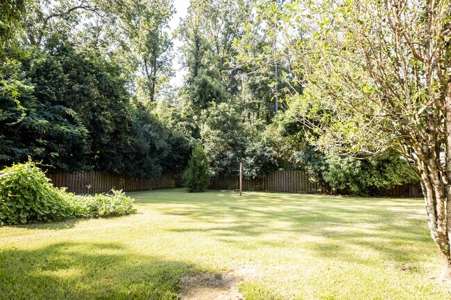 Building Photo - Gorgeous Home Located in Betton Hills, in ...