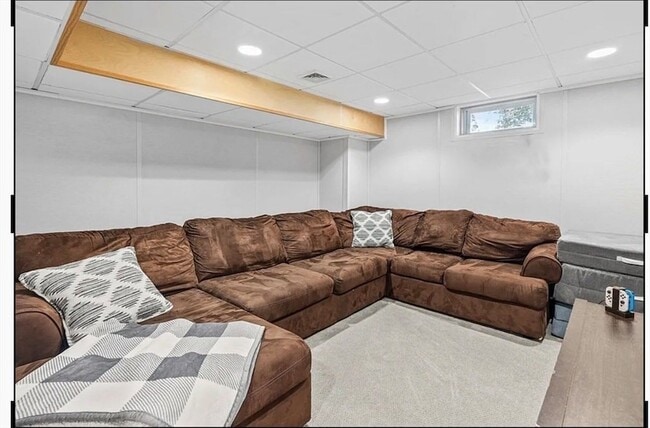 Building Photo - 14 Hoover Rd