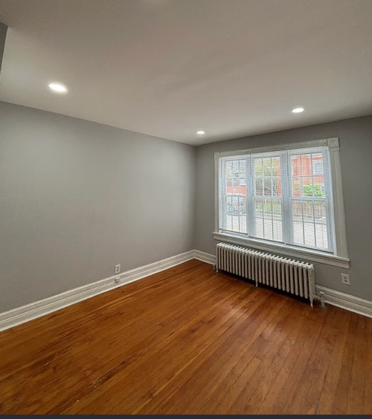 Building Photo - 1320 W Schubert Ave