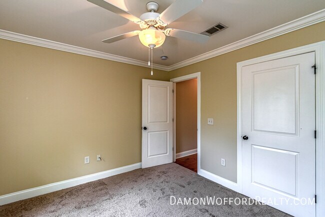 Building Photo - 117 Millhouse Drive