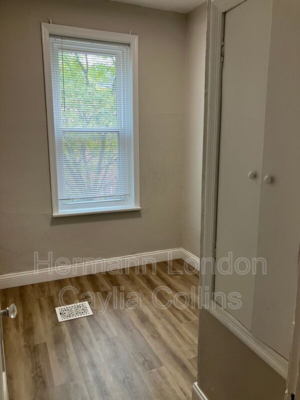 Building Photo - 3517 Cherokee St