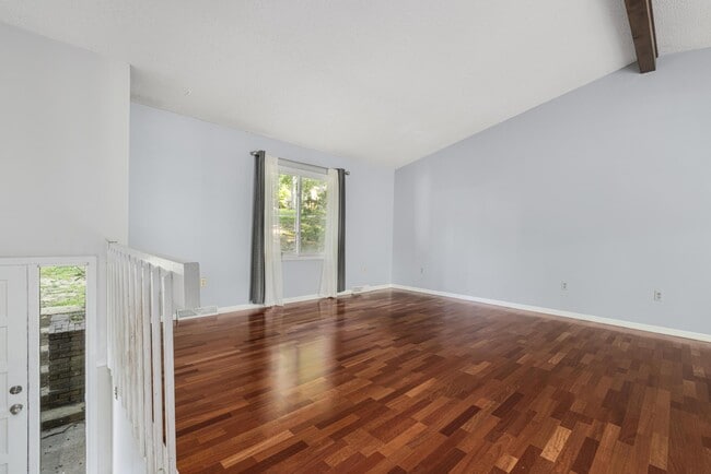 Building Photo - 517 Bramblewood Dr
