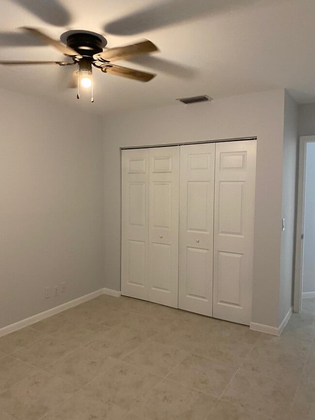 Building Photo - 9973 Three Lakes Cir