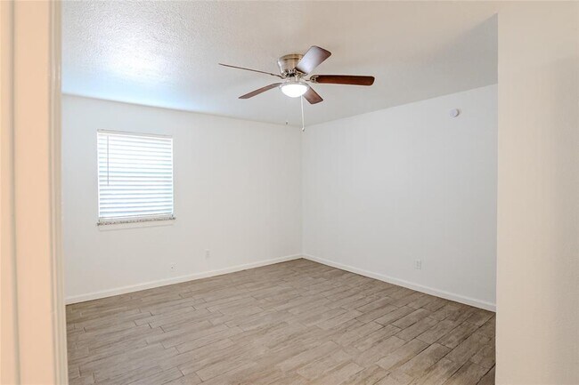 Building Photo - 6038 Northwest Expy