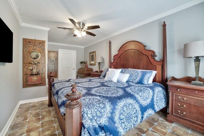 Building Photo - 5006 Idaho St