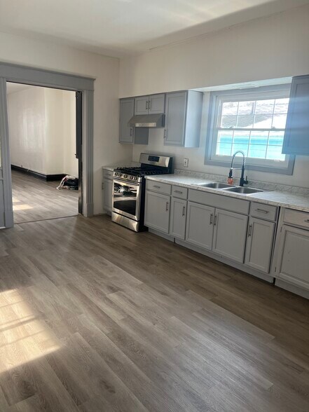 Building Photo - 40 Moselle St