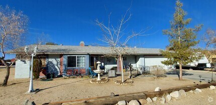 Building Photo - Cozy 2 Bedroom w/ Den close to JTNP