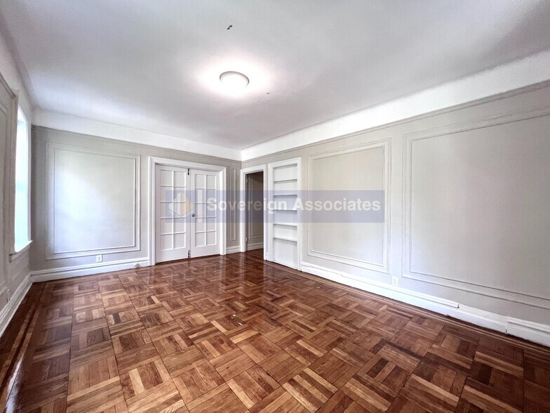 Building Photo - 850 W 176th St
