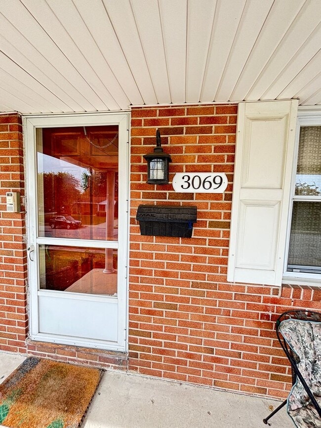 Building Photo - Spacious 3br Home for rent located in Whit...