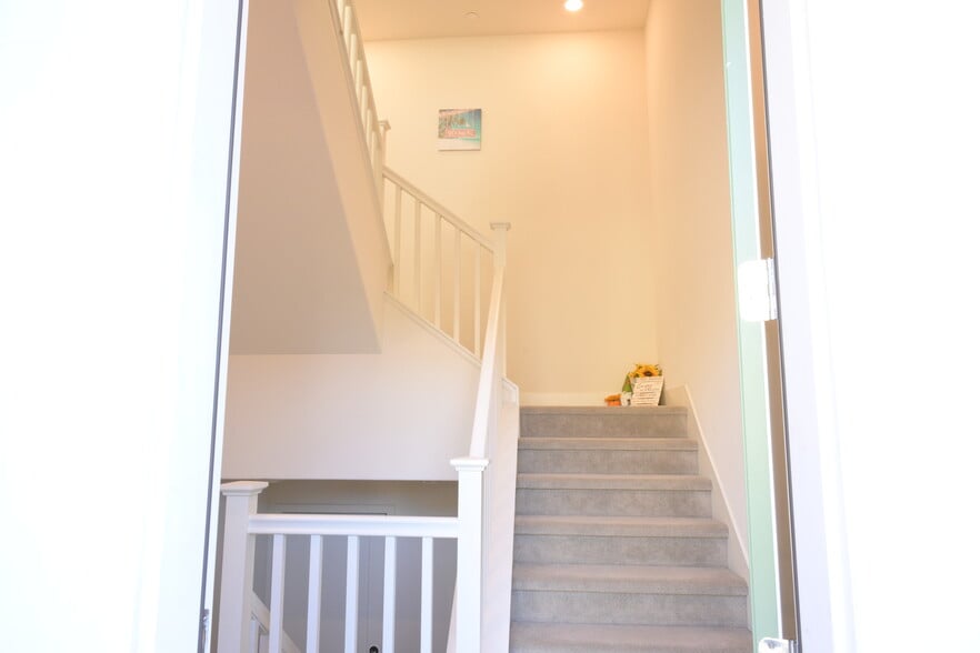 Building Photo - 45139 Challenge Cmn