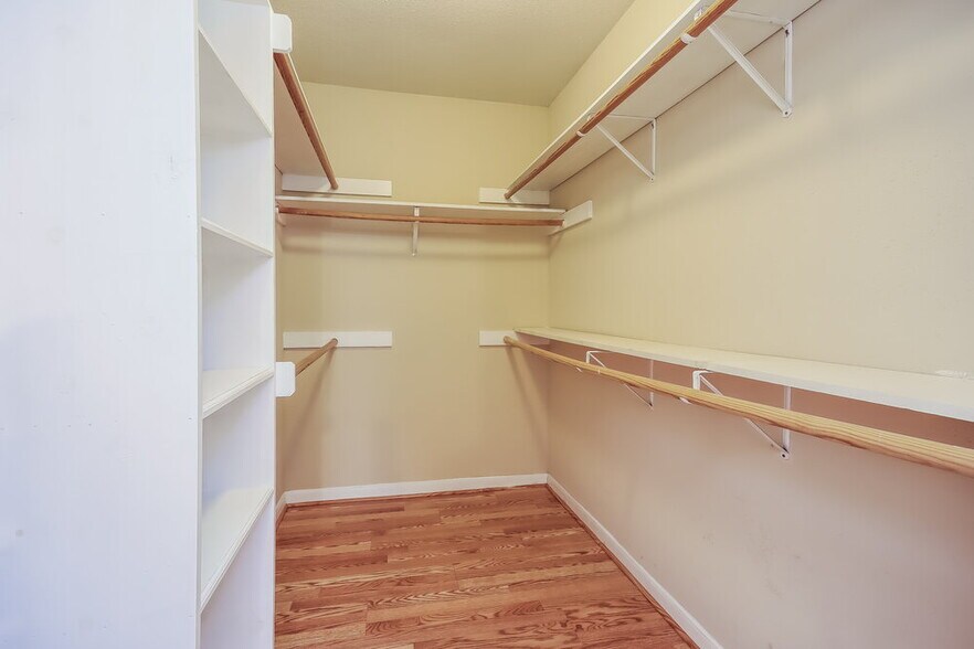 Building Photo - 16530 Quail Park Dr