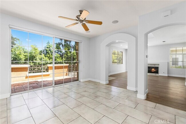 Building Photo - 10 Bravo Ln