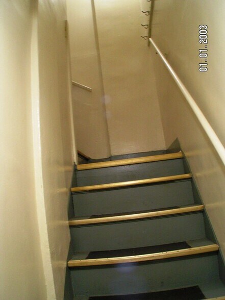 Building Photo - 2233 Buchanan Ave SW