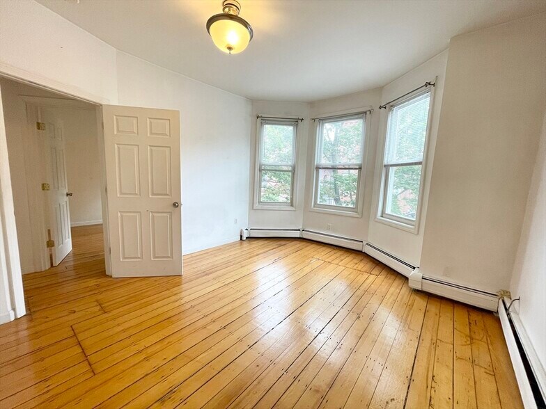 Building Photo - 52 Delle Ave