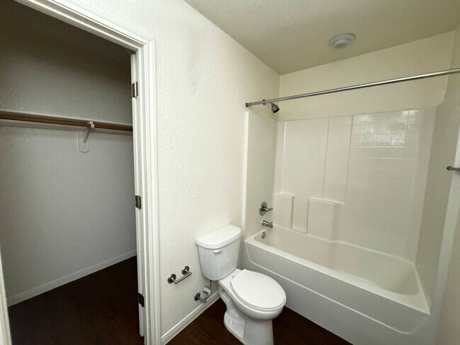 Building Photo - 4707 Waterproof Dr