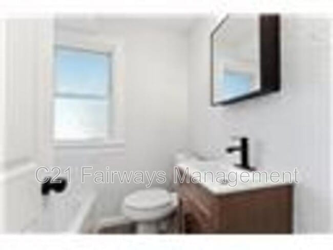 Building Photo - 233 E 19th Ave