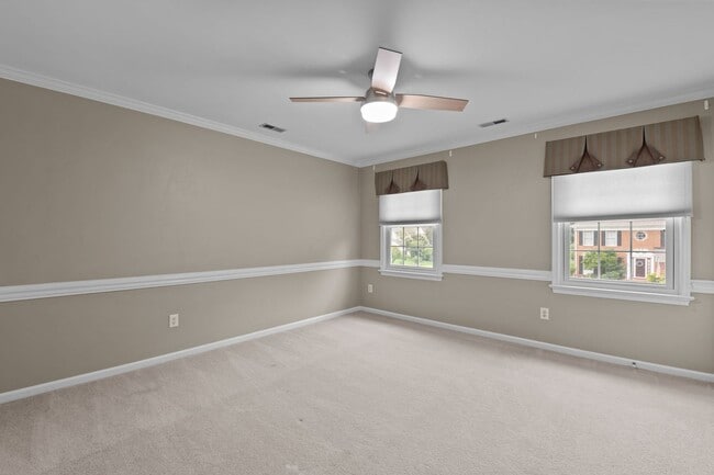 Building Photo - Your Dream Home Awaits!