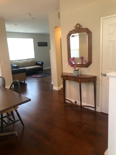 Building Photo - 2300 Sarah Ct