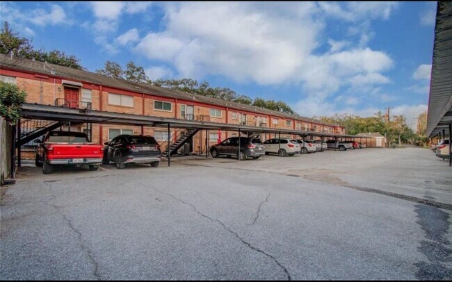Building Photo - 11609 Chimney Rock Rd