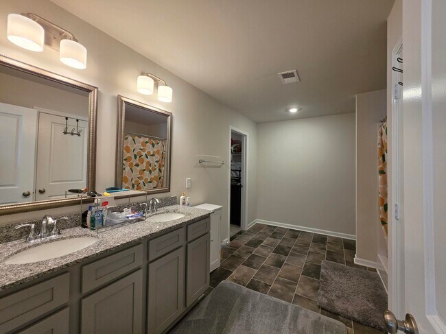 Building Photo - 1812 Lacebark Dr