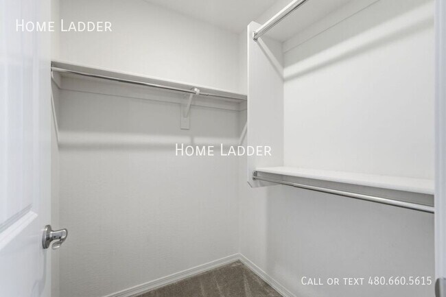 Building Photo - 9504 E Theia Dr