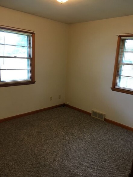 Bedroom 2 - 139 6th Ave SW