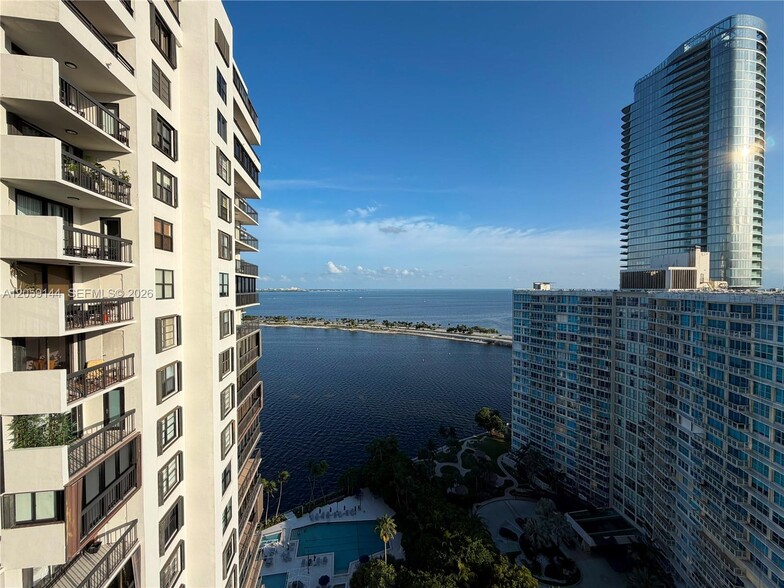 Building Photo - 2333 Brickell Ave