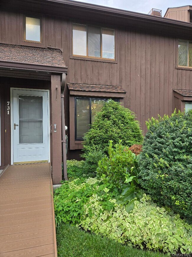 Building Photo - 731 Panorama Dr
